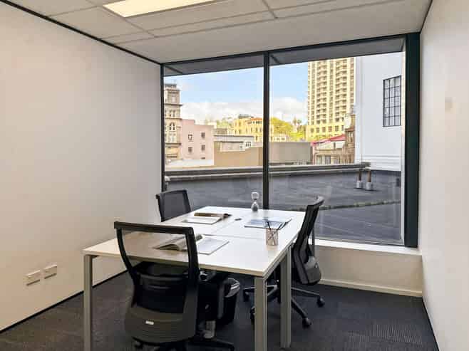 Flexible workspace in Regus 125 Queen Street