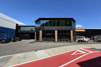 Versatile Office with Parking in Kaiwharawhara