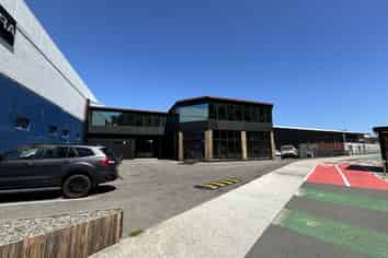 Versatile Office with Parking in Kaiwharawhara