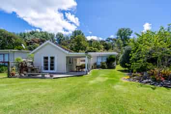 1872 East Coast Road, Whakatiwai