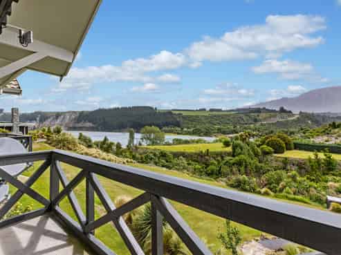 46 Zig Zag Road, Windwhistle