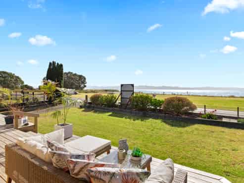 915 East Coast Road, Kaiaua