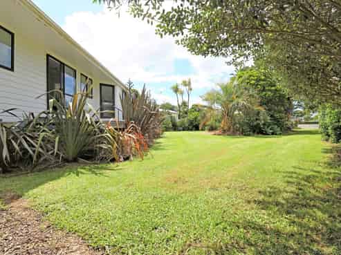 10 Stingray Crescent, Whiritoa