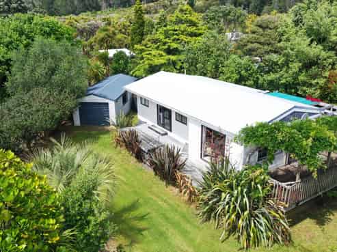10 Stingray Crescent, Whiritoa