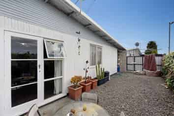 2/209 McLeod Street, Camberley