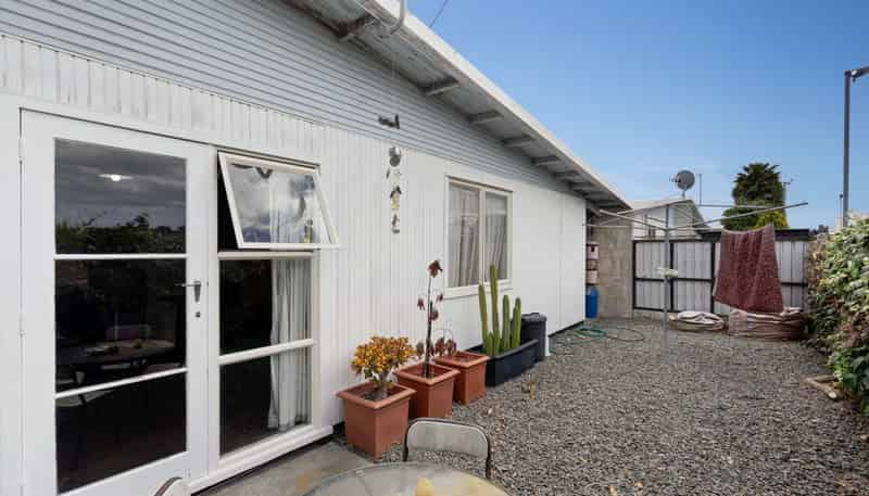 2/209 McLeod Street, Camberley