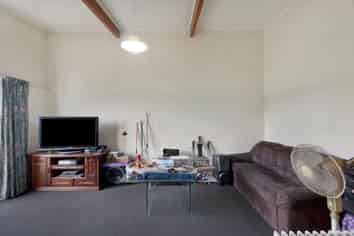 2/209 McLeod Street, Camberley