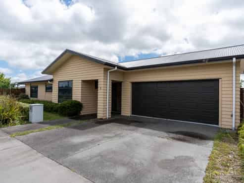 8 Squire Avenue, Greenhill Park