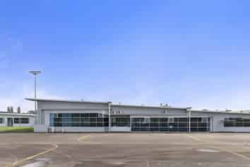 Hamilton Airport Offices with Ample Parking