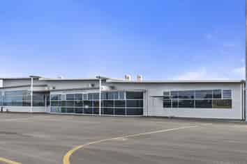 Hamilton Airport Offices with Ample Parking