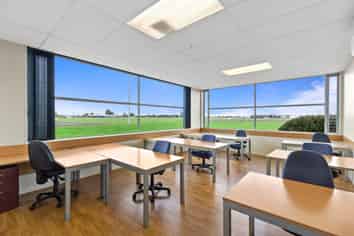 Hamilton Airport Offices with Ample Parking