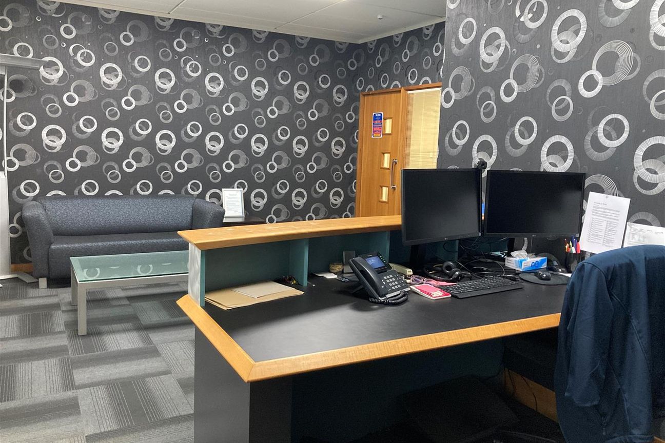 Modern First Floor Office with Good Outlook - Prikaz 4