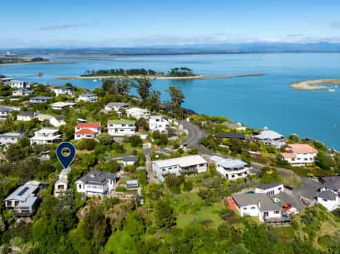52 Queens Road, Stepneyville
