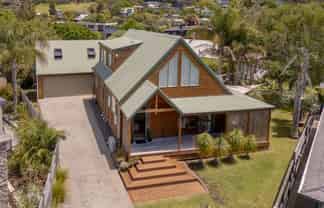 12 Cathedral Court, Hahei