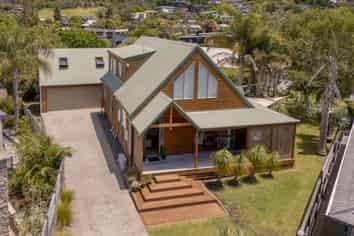 12 Cathedral Court, Hahei