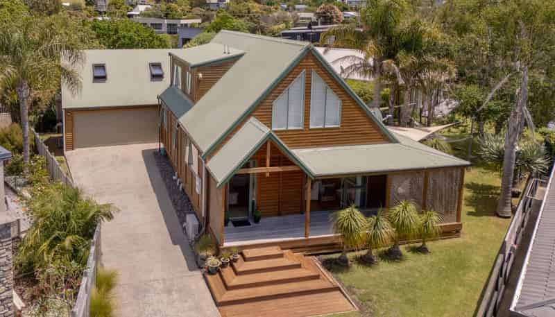 12 Cathedral Court, Hahei