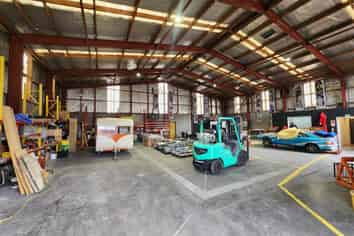 Secure Yard with Warehouse - Close to the Port