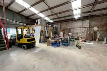 214m² Warehouse in Glendene 