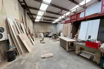 214m² Warehouse in Glendene 