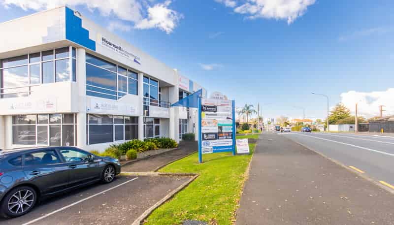1B/129 Onewa Road, Northcote