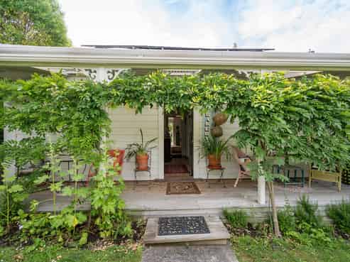6 Rentone Street, Stepneyville