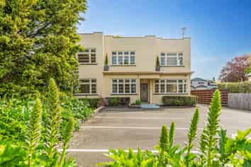 186 Fitzherbert Avenue, West End