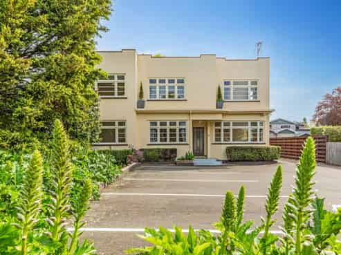 186 Fitzherbert Avenue, West End