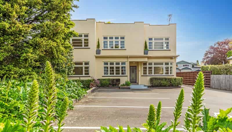 186 Fitzherbert Avenue, West End
