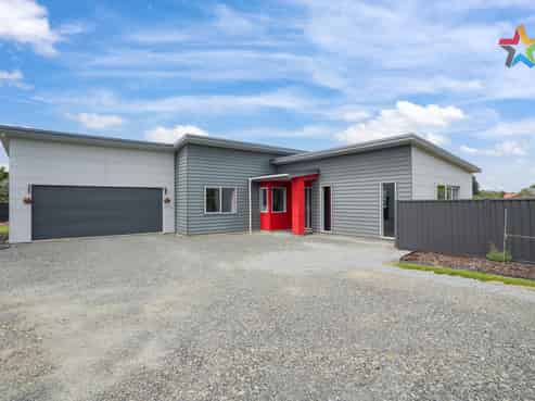 29 Grove Bush Woodlands Road, Woodlands