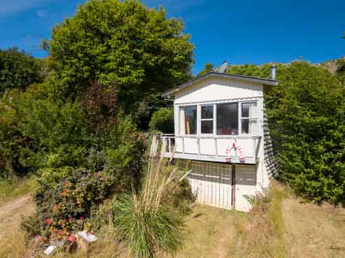 12 Puari Road, Port Levy