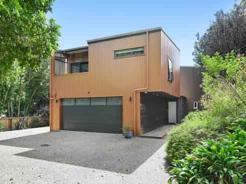 1A Harrowfield Drive, Harrowfield