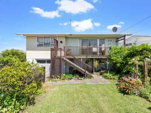 1000 Whangaparaoa Road, Matakatia