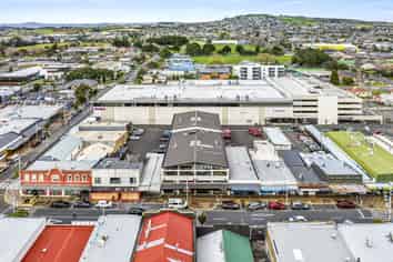 Prime retail position in Pukekohe