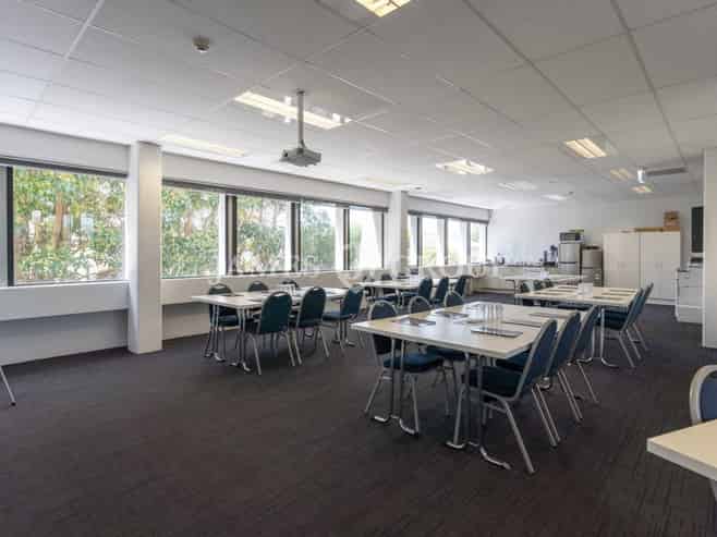 230m² Office with Parking in Central Ellerslie
