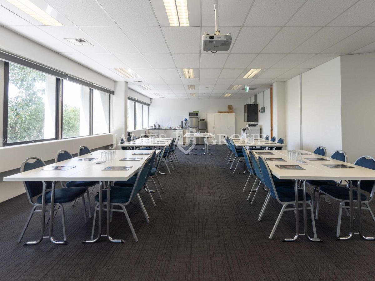 230m² Office with Parking in Central Ellerslie - Widok 6