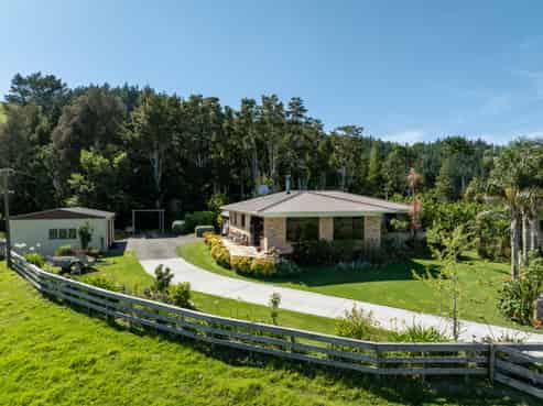 1325 Paparoa-Oakleigh Road, Paparoa