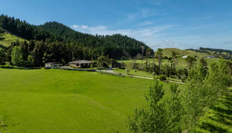 1325 Paparoa-Oakleigh Road, Paparoa
