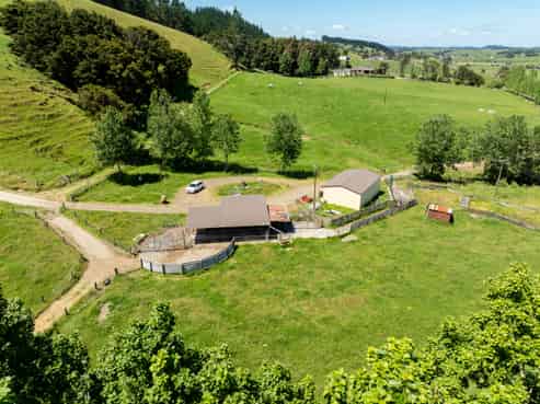 1325 Paparoa-Oakleigh Road, Paparoa