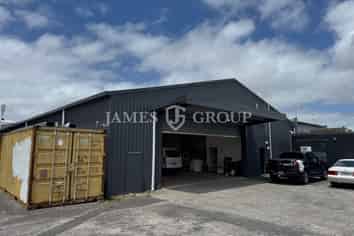 MOUNT ROSKILL INDUSTRIAL WAREHOUSE