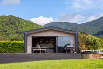 52 Cross Creek Road, Western Lake