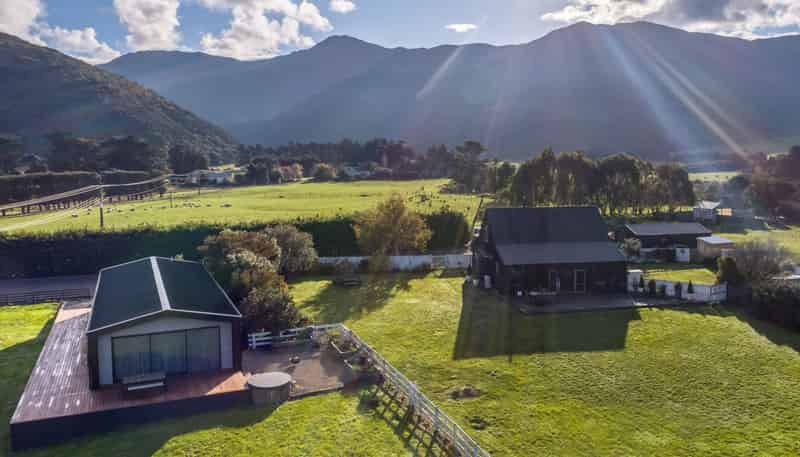 52 Cross Creek Road, Western Lake