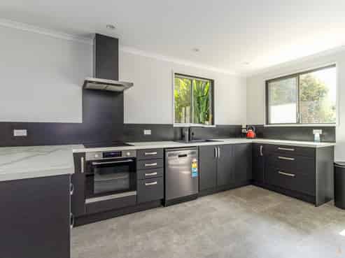 98 Acacia Drive, Levels