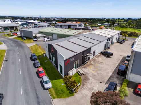 Warehouse with showroom in Waiwhakaiho