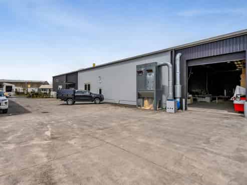 Warehouse with showroom in Waiwhakaiho