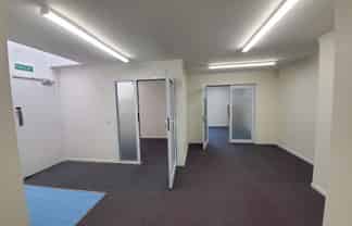 Offices and parking in a great Melling location