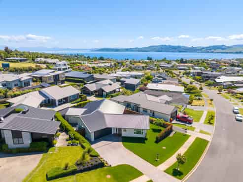 28 Coprosma Crescent, Waipahihi