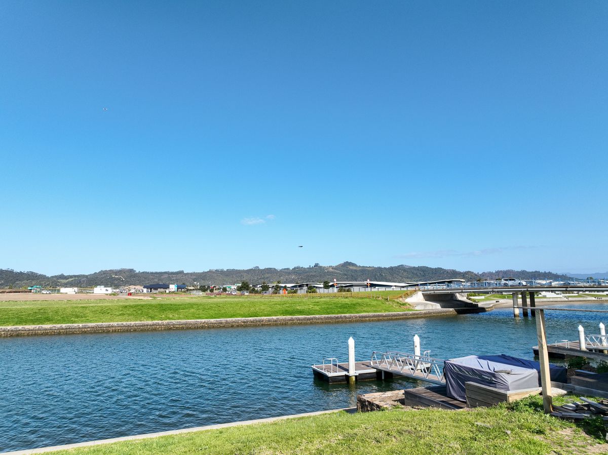 Waterfront Section with House Plans – pohled 5