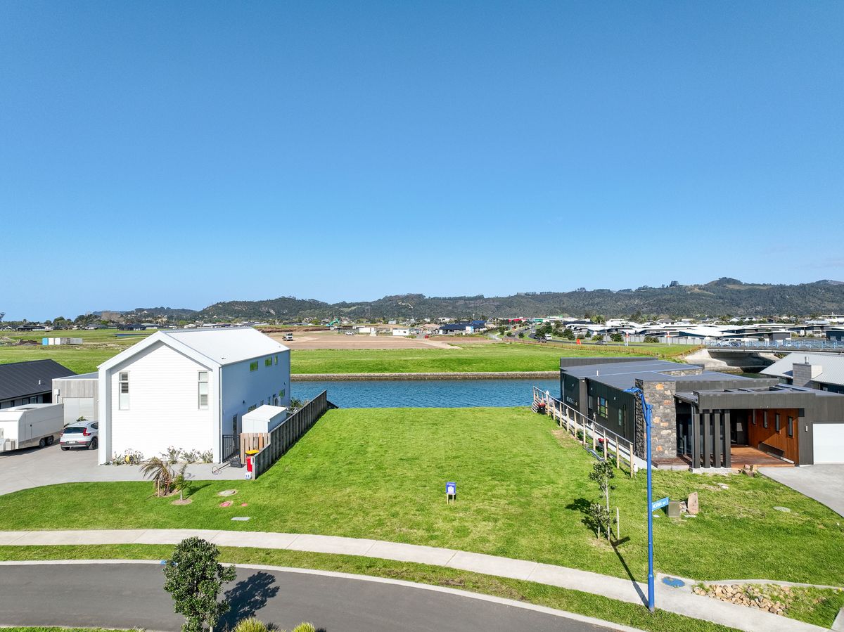 Waterfront Section with House Plans – pohled 6
