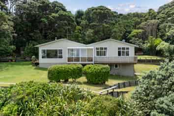 14 Garden Road, Piha