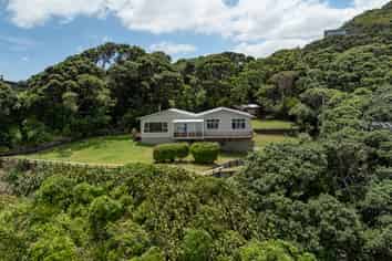 14 Garden Road, Piha